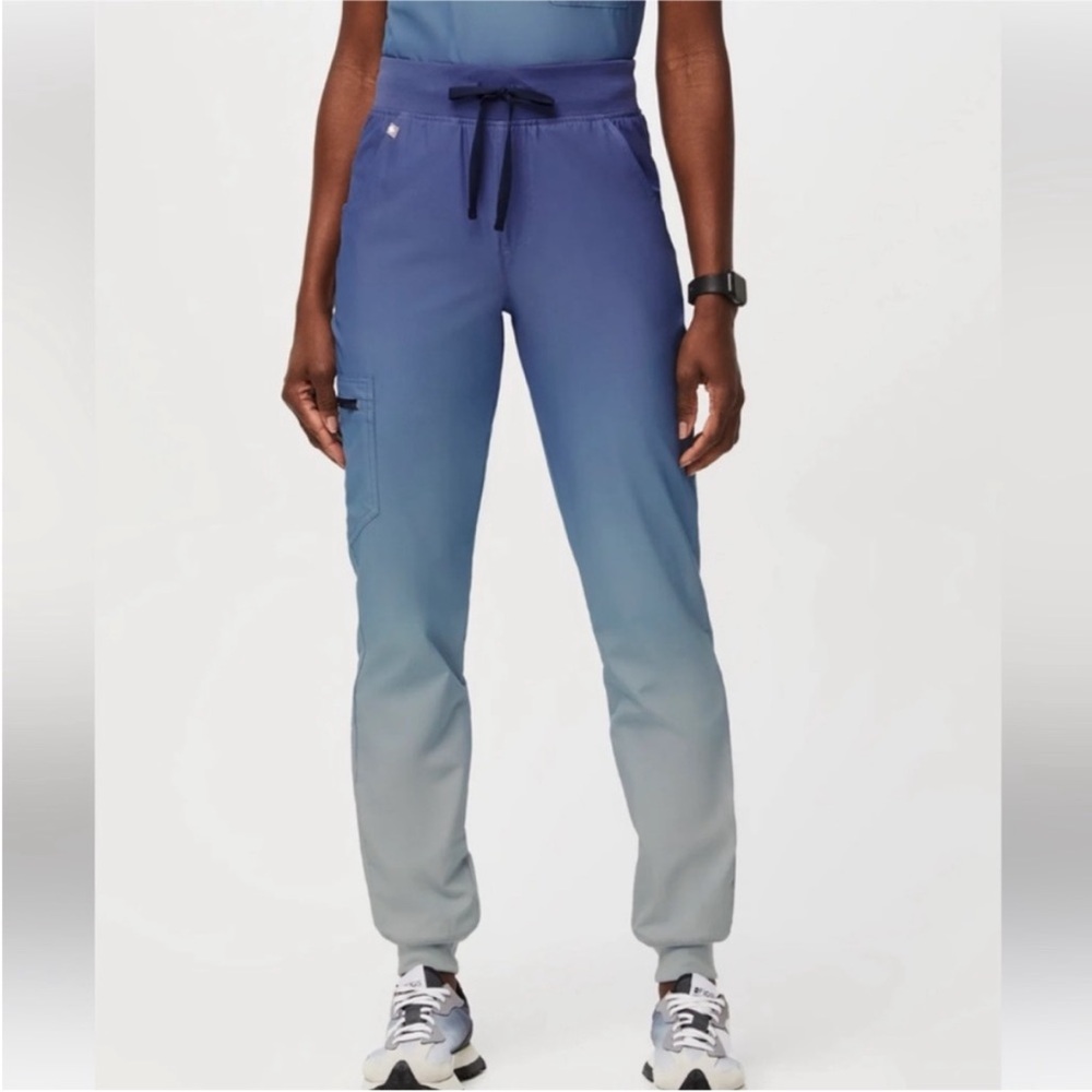 Like new -Figs Ombré Ocean Mist High Waisted Zamora FREEx Lined Jogger Scrub SP